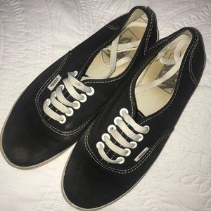 black VANS women’s 7, men’s 5.5
